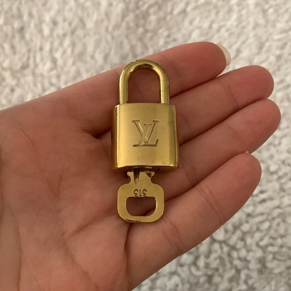 Louis Vuitton Lock and Key - Picture 2 of 15